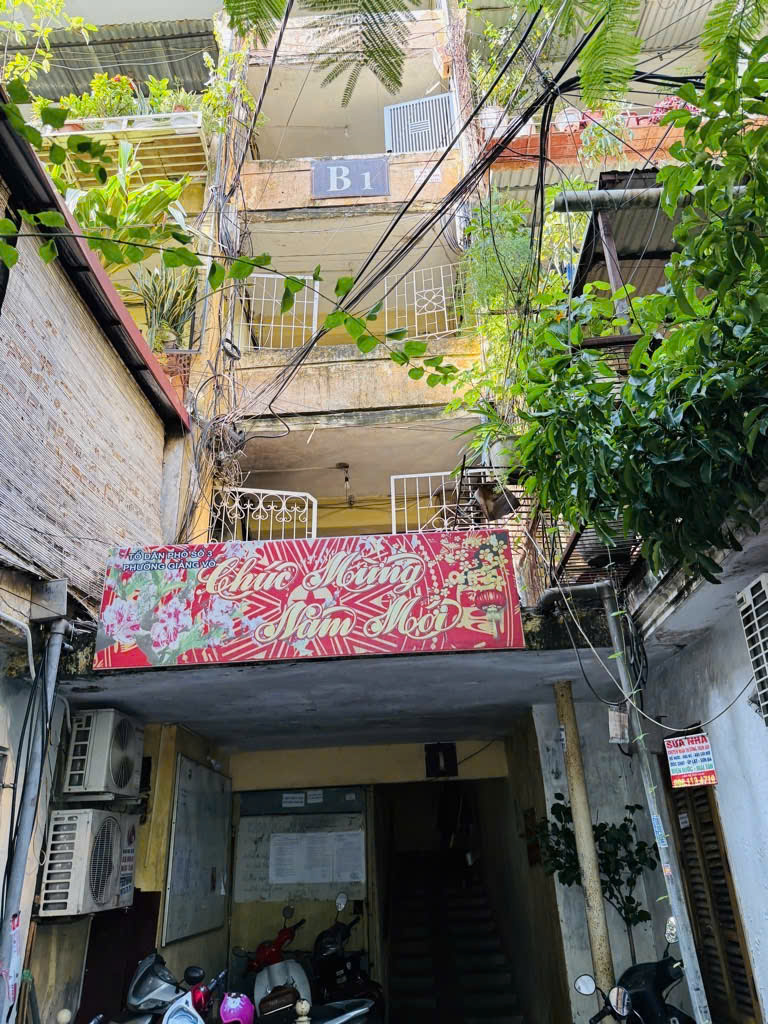 - Bán căn hộ tập thể Trần Huy Liệu, Giảng Võ, Ba Đình, Siêu rẻ, 35,2m2, giá 5.6 tỷ