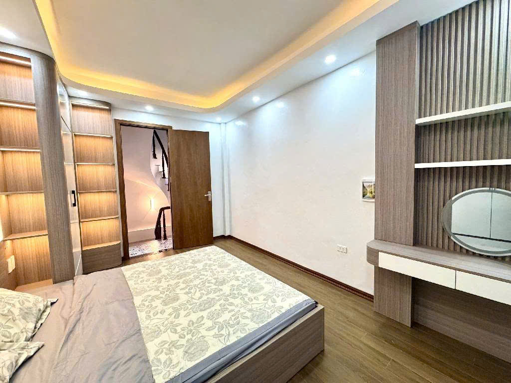 - Bán nhà Giải Phóng, Hoàng Liệt, Hoàng Mai, Siêu đẹp, 30m2, 7.85 tỷ