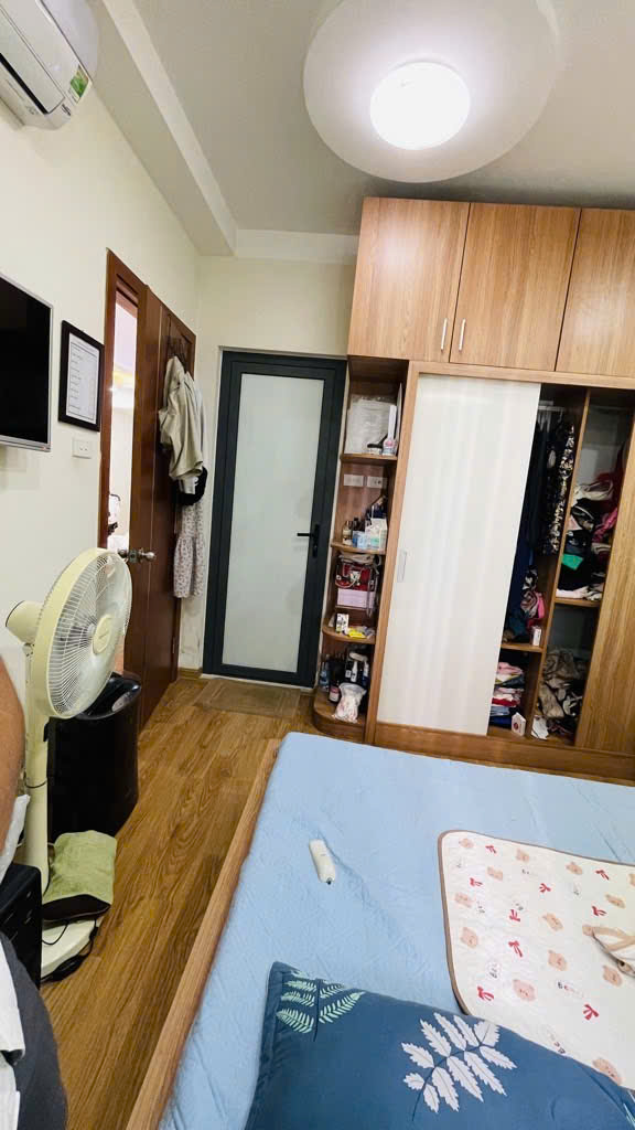 - Bán căn hộ chung cư Trịnh Đình Cửu, Định Công, Hoàng Mai, Siêu đẹp, 68m2, 6.4 tỷ