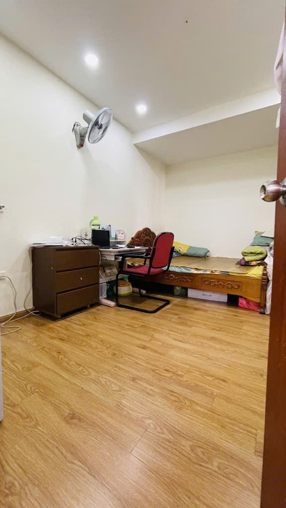 - Bán căn hộ chung cư Trịnh Đình Cửu, Định Công, Hoàng Mai, Siêu đẹp, 68m2, 6.4 tỷ