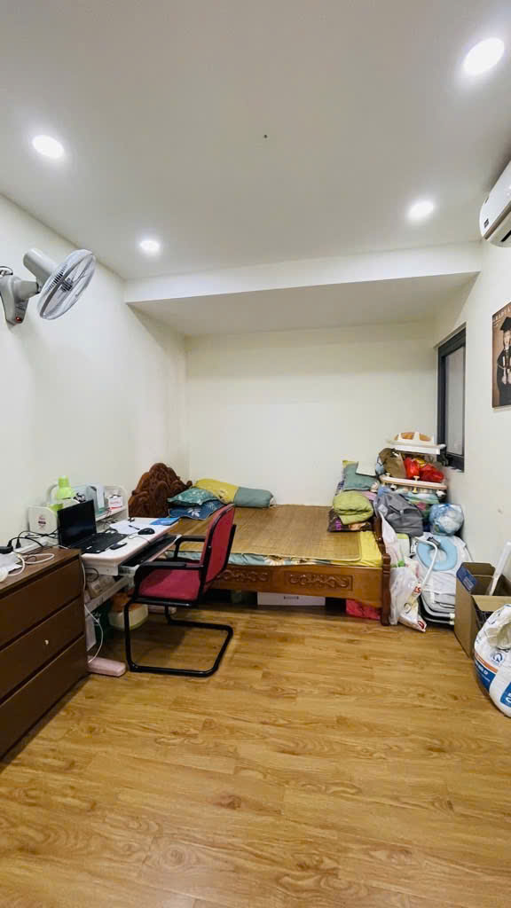 - Bán căn hộ chung cư Trịnh Đình Cửu, Định Công, Hoàng Mai, Siêu đẹp, 68m2, 6.4 tỷ