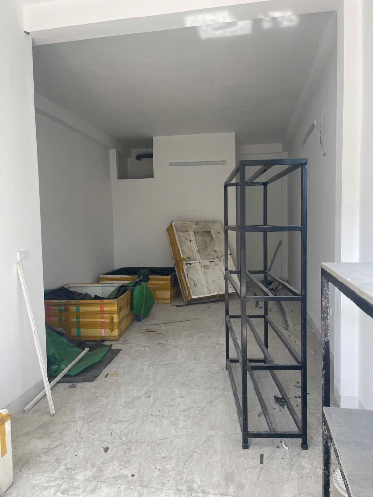 - Bán nhà mặt phố Trần Hòa, Định Công, Hoàng Mai, Siêu đẹp, 68m2, 29 tỷ