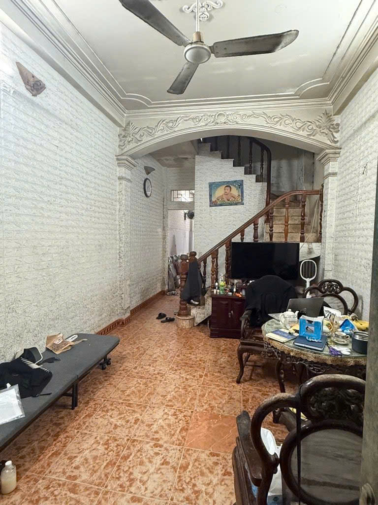 - Bán nhà mặt phố Khương Thượng, Kim Liên, Đống Đa, Siêu đẹp, 74m2, 31 tỷ