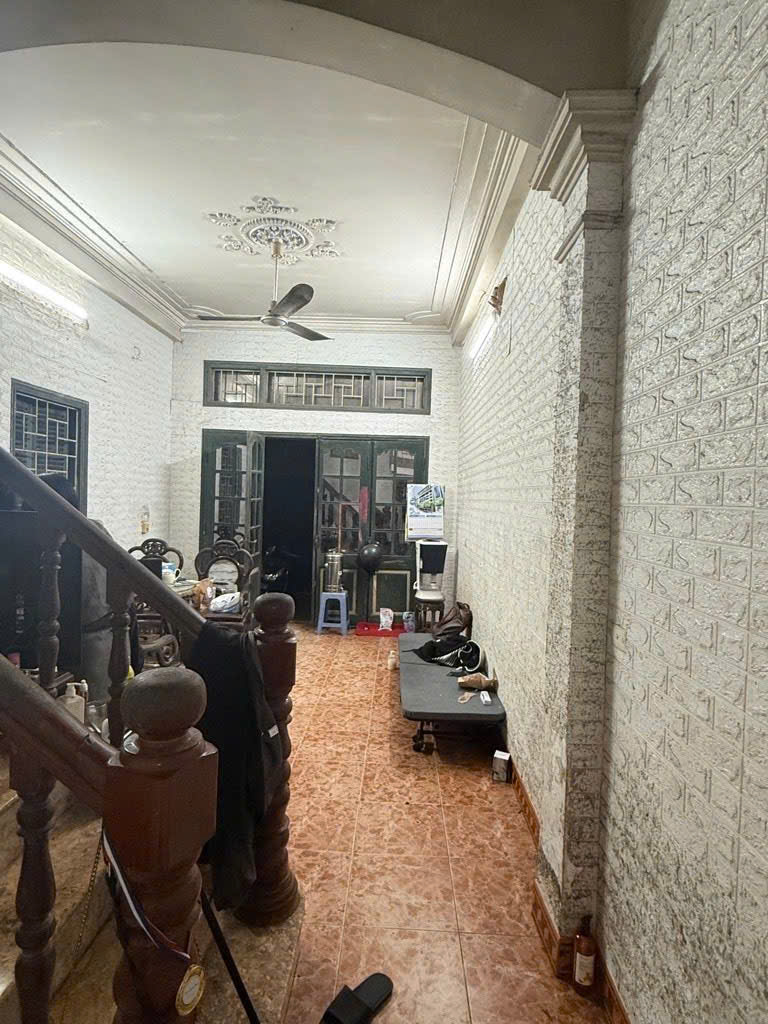 - Bán nhà mặt phố Khương Thượng, Kim Liên, Đống Đa, Siêu đẹp, 74m2, 31 tỷ