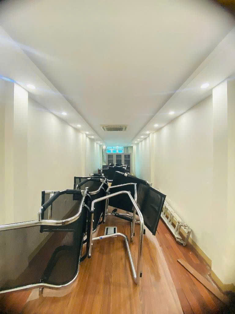 - Bán nhà mặt phố Thái Thịnh, Đống Đa, Siêu đẹp, 57.8m2, 31.4 tỷ