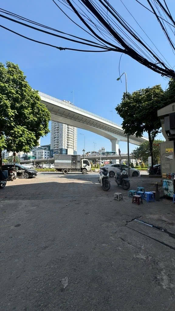 - Cho thuê căn hộ tập thể tầng 1 ngõ Trường Chinh, Thanh Xuân, siêu đẹp, 40m2, 10 tr/tháng