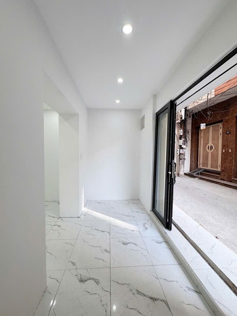 - Cho thuê căn hộ tập thể tầng 1 ngõ Trường Chinh, Thanh Xuân, siêu đẹp, 40m2, 10 tr/tháng