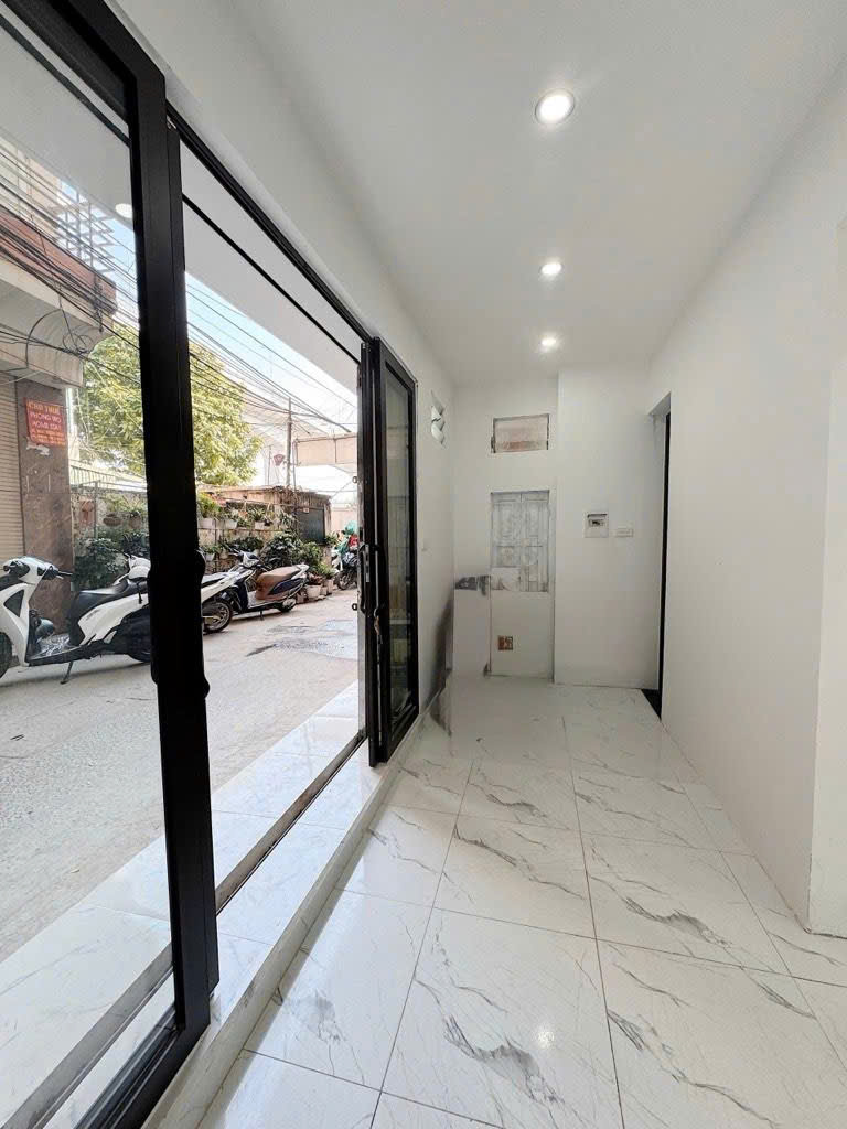 - Cho thuê căn hộ tập thể tầng 1 ngõ Trường Chinh, Thanh Xuân, siêu đẹp, 40m2, 10 tr/tháng