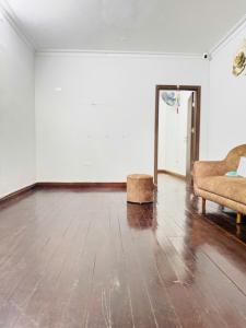 - Bán căn hộ tập thể Trần Huy Liệu, Giảng Võ, Ba Đình, Siêu rẻ, 35,2m2, giá 5.6 tỷ