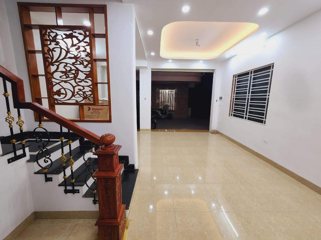 GIA ĐÌNH CẦN B.Á.N GẤP NHÀ HOÀNG VĂN THÁI, THANH XUÂN 40M2 x 5T x MT5,6 PHÂN LÔ, Ô TÔ