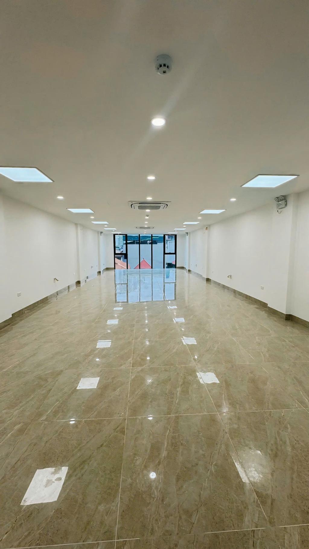 BÁN TÒA NHÀ MẶT PHỐ HOÀNG VĂN THÁI  - VỈA HÈ - THANG MÁY - 120M2 - 8 TẦNG - THÔNG SÀN CHỈ 75 TỈ