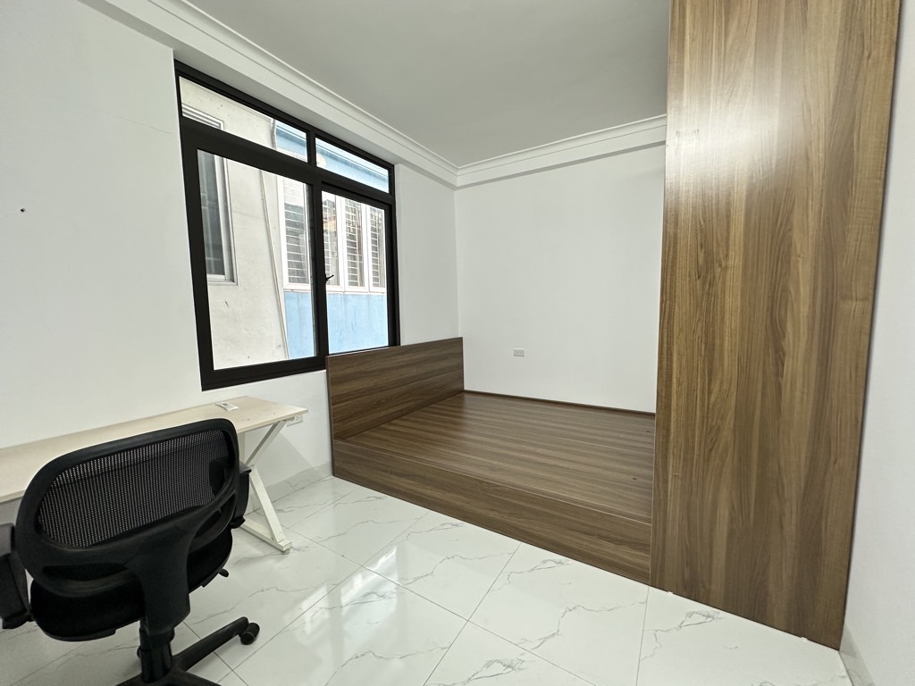 BÁN GẤP NHÀ HÀO NAM - Đồng ĐA -50 M2-5 T-15 TỶ