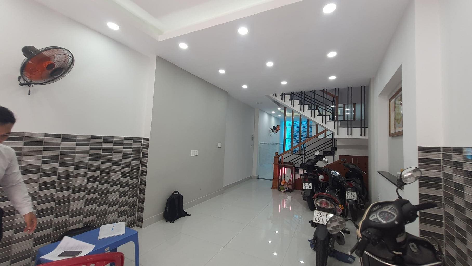 Bán căn góc 3PN View trực diện Sông DT 86m2, căn hộ Q7 Riverside đường Đào Trí, nhà mới 100%