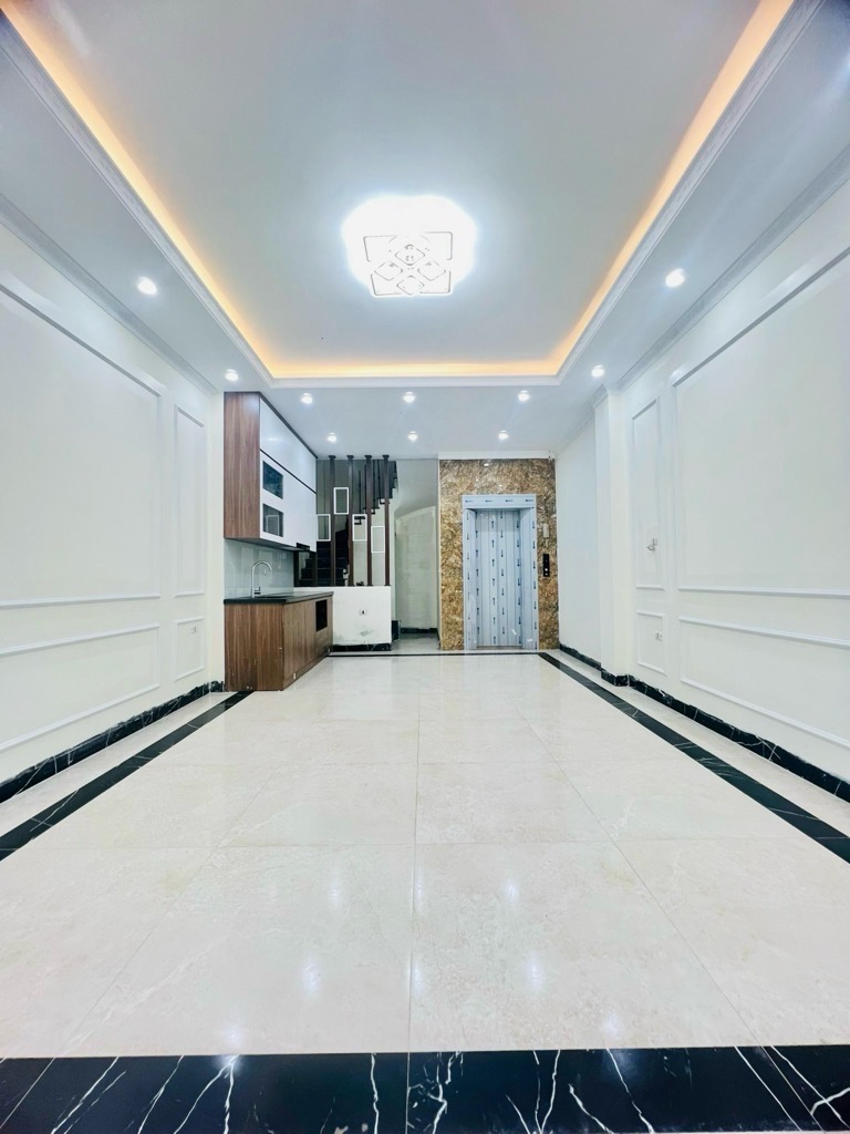 Nhà Đẹp-Cầu Diễn-6Tầng Thang Máy-Ô Tô Ngủ Nhà-Sát Trục Chính-Giá Hơn 8 Tỷ