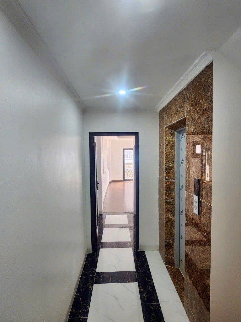Bán Nhà -Phú Diễn -5Tầng Thang Máy -Nhà Đẹp Ở Ngay-8.9Tỷ