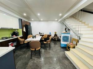 Bán nhà-Xuân Phương-Ô tô Đỗ Cửa-62M2-5 Tầng-Giá 11Tỷ