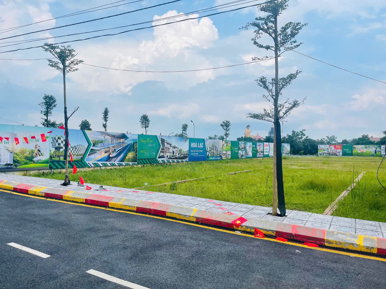 Ngã 3 Hàng Đồi - Hòa Bình - cách HN 90km  Anh chị tài chính dưới 800tr lưu ý ạ