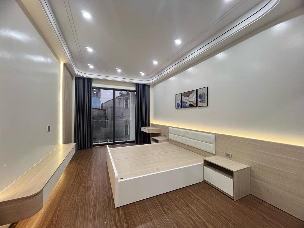 NGỌC TRÌ - LONG BIÊN, NHÀ XÂY MỚI TINH, THANG MÁY, NGÕ NÔNG, NGAY GẦN CHỢ THẠCH BÀN VÀ TRƯỜNG HỌC CÁC CẤP, Ở SƯỚNG, 8.6 TỶ (CTL).