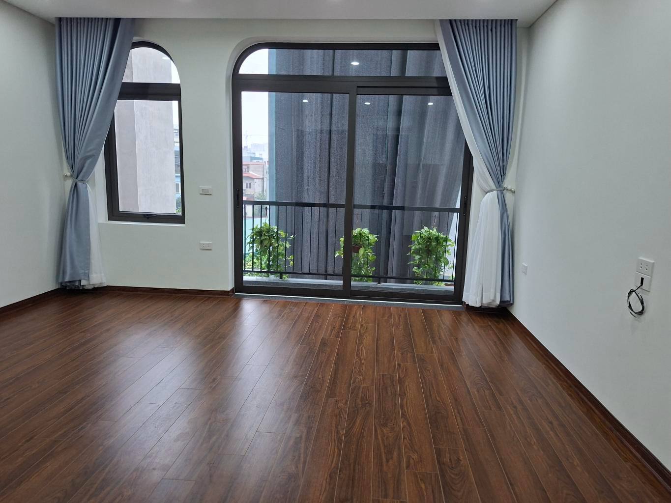 PHỐ TRẠM - LONG BIÊN, NHÀ XÂY MỚI TINH NGẬP TRÀN ÁNH SÁNG VÀ CÂY XANH, NGAY CẠNH AEON LONG BIÊN VÀ CẦU VĨNH TUY 10P QUA TỚI TIME CITY, QUẬN HAI BÀ TRƯNG, ĐẦY ĐỦ TIỆN ÍCH, 7.89 TỶ (CTL)