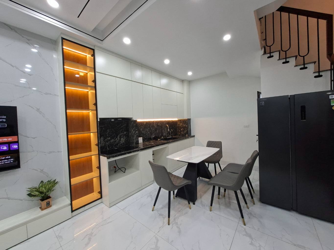 PHỐ TRẠM - LONG BIÊN, NHÀ XÂY MỚI TINH NGẬP TRÀN ÁNH SÁNG VÀ CÂY XANH, NGAY CẠNH AEON LONG BIÊN VÀ CẦU VĨNH TUY 10P QUA TỚI TIME CITY, QUẬN HAI BÀ TRƯNG, ĐẦY ĐỦ TIỆN ÍCH, 7.89 TỶ (CTL)
