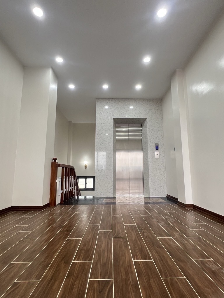 NGUYỄN VĂN CỪ - LONG BIÊN, CHỦ NHIỆT GIẢM CHÀO 400TR, NHÀ XÂY MỚI FULL NỘI THẤT CHỈ VIỆC XÁCH VALI VÀO Ở, NẰM Ở KHU VỰC HÀNG KHÔNG HƯỞNG TRỌN NHỮNG TIỆN ÍCH XỊN SÒ NHẤT QUẬN LONG BIÊN, ĐẦY ĐỦ TIỆN ÍCH CHẢ THIẾU THỨ GÌ, 9.6 TỶ (CTL)