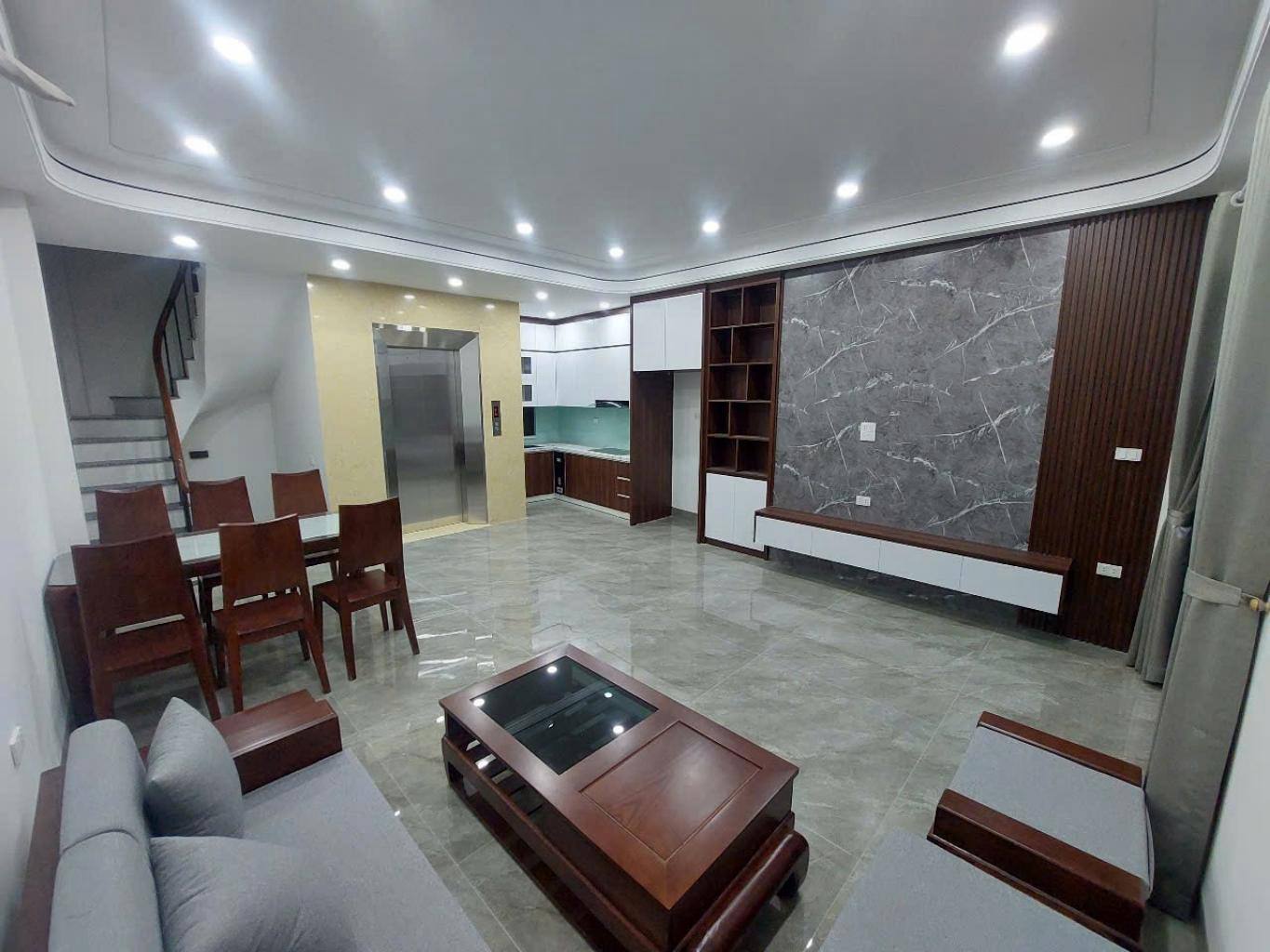 ĐÀM QUANG TRUNG- LONG BIÊN, NHÀ ĐEP XÂY MỚI FULL NỘI THẤT, THANG MÁY, 10M RA TỚI MẶT PHỐ, NGAY CẠNH AEON LONG BIÊN VÀ CẦU VĨNH TUY ĐI QUA TIME CITY, QUẬN HAI BÀ TRƯNG CHỈ MẤT 10P, GIÁ 10.9 TỶ (CTL)