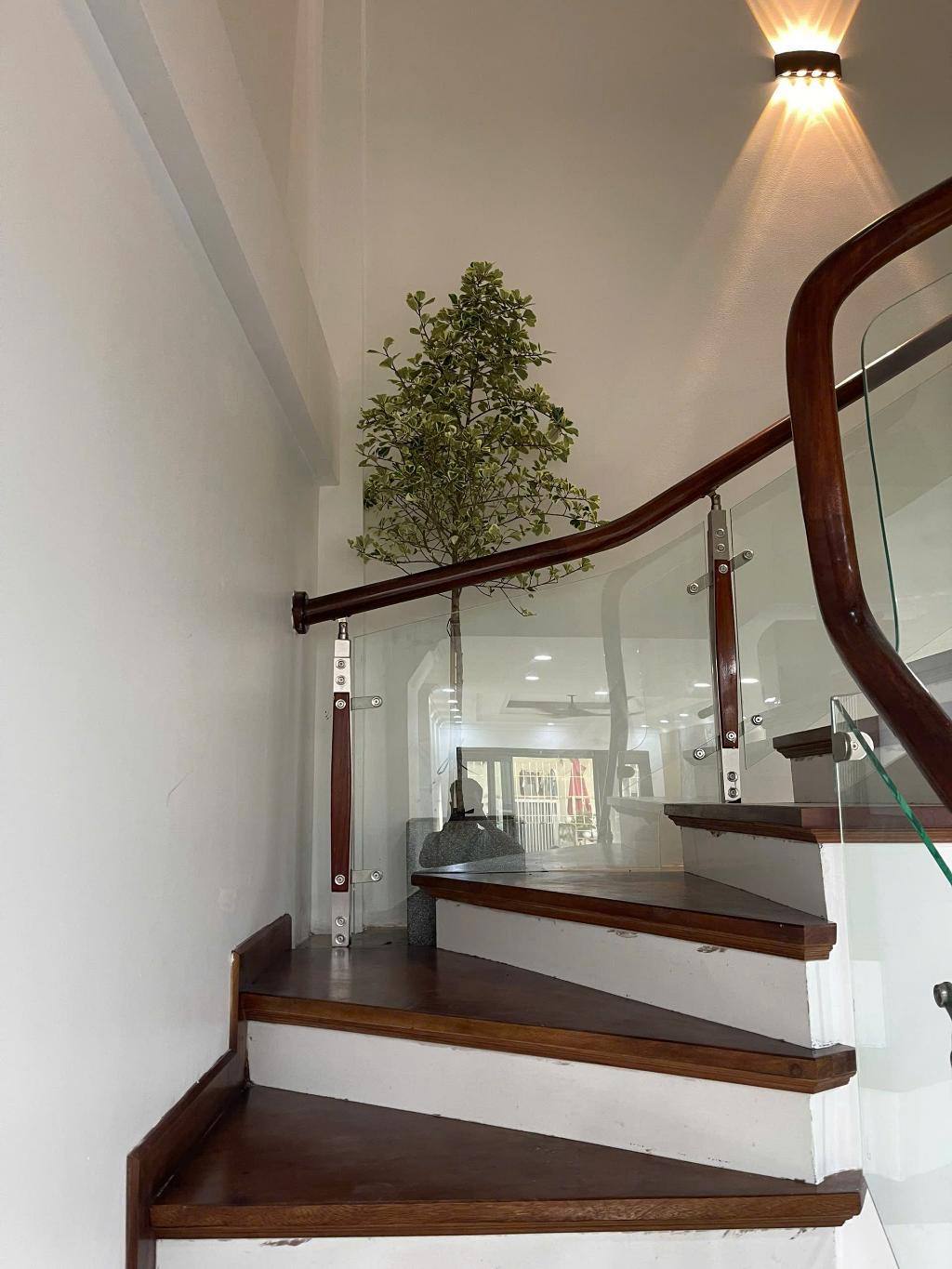 THẠCH BÀN - LONG BIÊN, NHÀ ĐẸP CHỦ XÂY KIÊN CỐ FULL NỘI THẤT, 10M RA ĐƯỜNG Ô TÔ ĐI, GIÁ 7.95 TỶ (CTL).