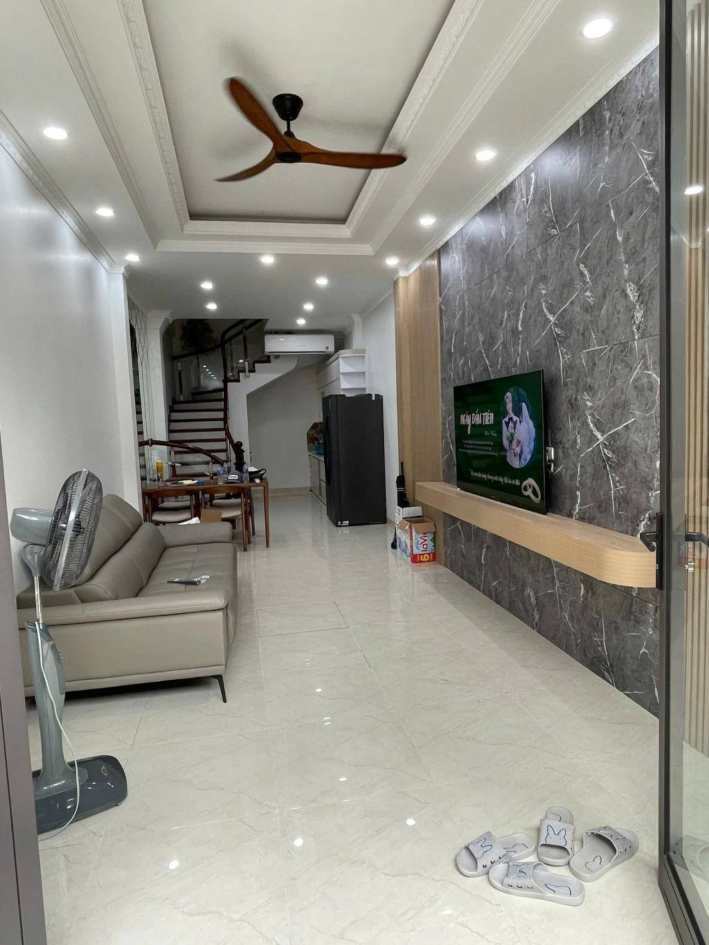 THẠCH BÀN - LONG BIÊN, NHÀ ĐẸP CHỦ XÂY KIÊN CỐ FULL NỘI THẤT, 10M RA ĐƯỜNG Ô TÔ ĐI, GIÁ 7.95 TỶ (CTL).