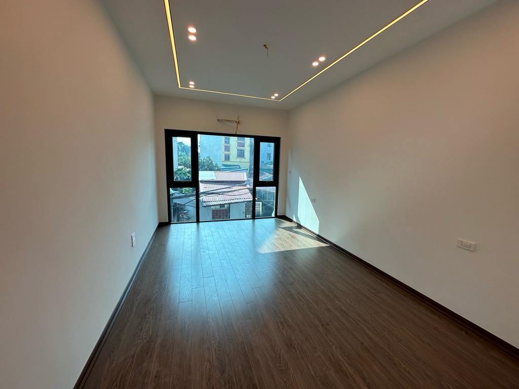 THẠCH BÀN - LONG BIÊN, NHÀ XÂY MỚI TINH, Ô TÔ ĐỖ CỬA VÀO NHÀ THỎA MÁI, TRUNG TÂM CỦA THẠCH BÀN ĐẦY ĐỦ TIỆN ÍCH CHẢ THIẾU THỨ GÌ, GIÁ 8.95 TỶ (CTL).