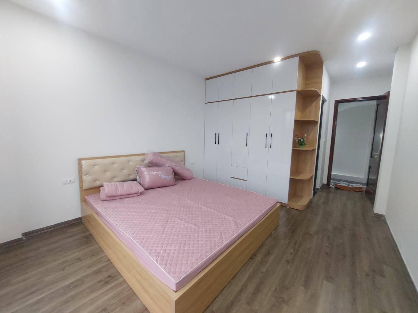 BÁT KHỐI - LONG BIÊN, NHÀ PHÂN LÔ XÂY MỚI ĐẦY ĐỦ NỘI THẤT, CÁCH 1 NHÀ RA ĐƯỜNG Ô TÔ ĐI, GIÁ 6.95 TỶ (CTL).