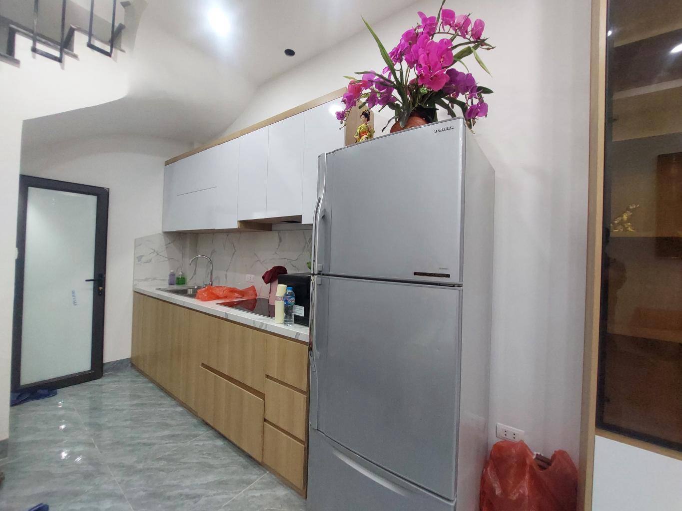 BÁT KHỐI - LONG BIÊN, NHÀ PHÂN LÔ XÂY MỚI ĐẦY ĐỦ NỘI THẤT, CÁCH 1 NHÀ RA ĐƯỜNG Ô TÔ ĐI, GIÁ 6.95 TỶ (CTL).