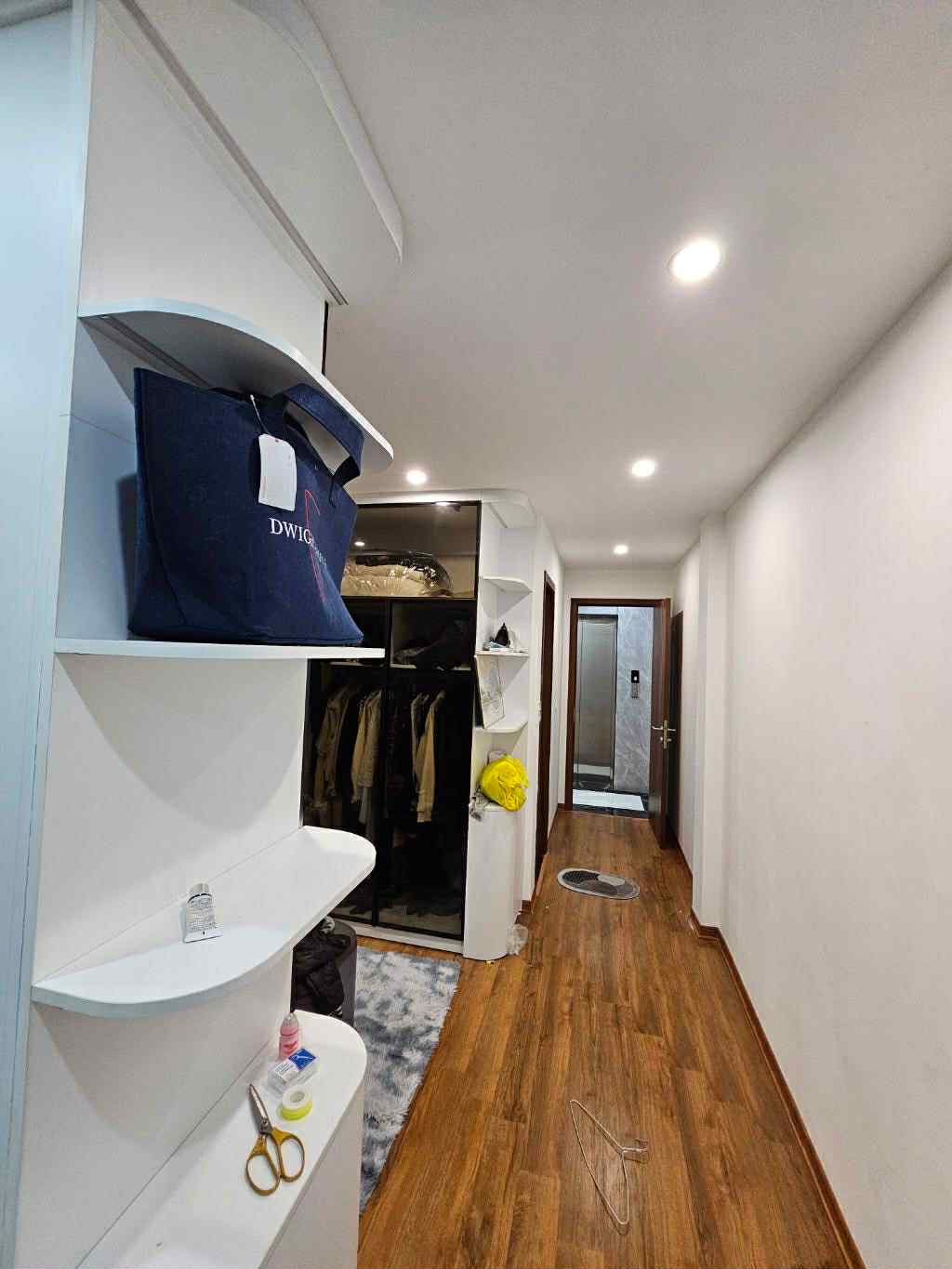 SIÊU PHẨM NGUYỄN VĂN LINH - LONG BIÊN, NHÀ CHỦ THIẾT KẾ CỰC CHẮC CHẮN, TỈ MỈ, THANG MÁY,  NỘI THẤT ĐẸP ĐẦY ĐỦ CÔNG NĂNG, GIÁ 9.65 TỶ (CTL)