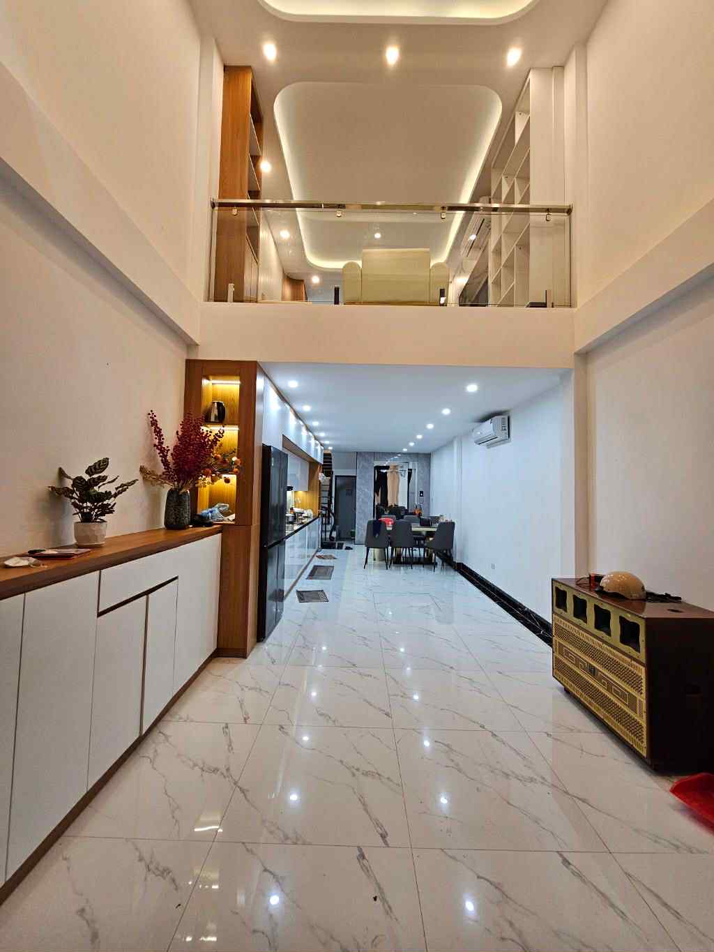 SIÊU PHẨM NGUYỄN VĂN LINH - LONG BIÊN, NHÀ CHỦ THIẾT KẾ CỰC CHẮC CHẮN, TỈ MỈ, THANG MÁY,  NỘI THẤT ĐẸP ĐẦY ĐỦ CÔNG NĂNG, GIÁ 9.65 TỶ (CTL)