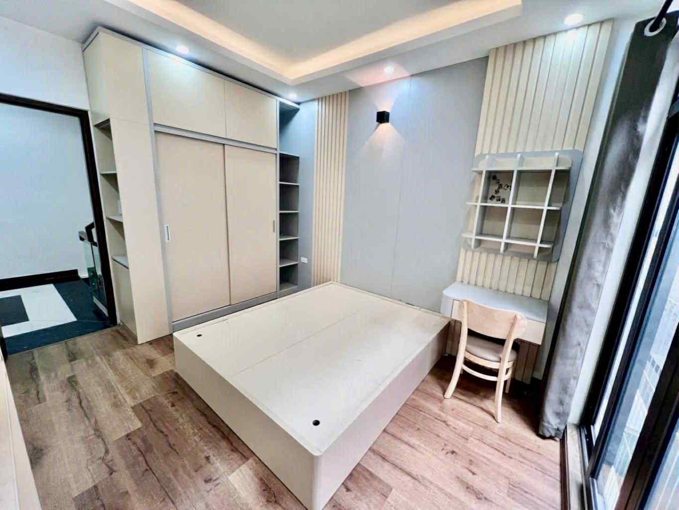 NGUYỄN VĂN CỪ - LONG BIÊN, NHÀ XÂY MỚI FULL NỘI THẤT, , LÔ GÓC, 15M RA TỚI ĐƯỜNG Ô TÔ ĐI, GIÁ 10.3 TỶ (CTL).