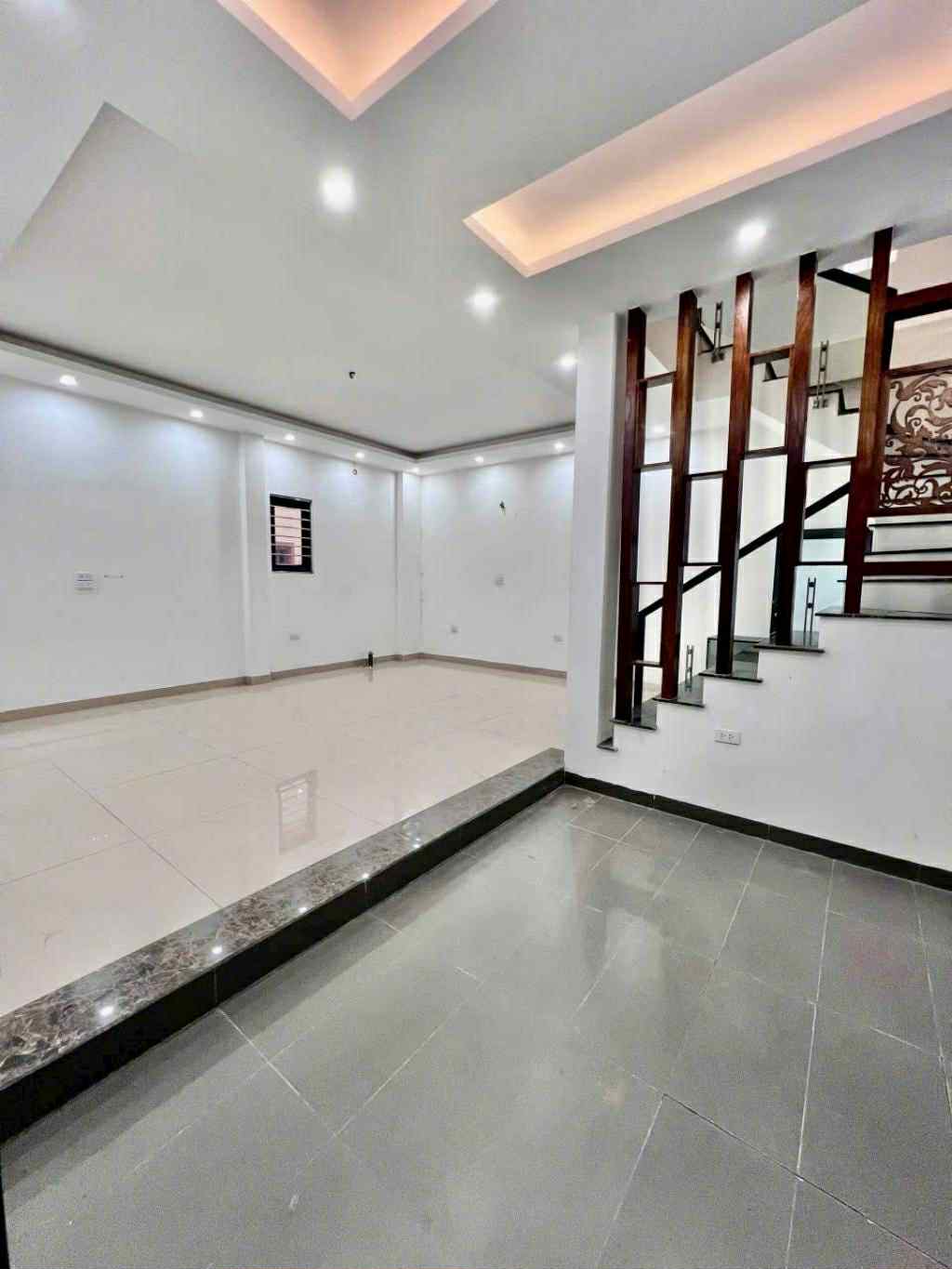 NGUYỄN VĂN CỪ - LONG BIÊN, NHÀ XÂY MỚI FULL NỘI THẤT, , LÔ GÓC, 15M RA TỚI ĐƯỜNG Ô TÔ ĐI, GIÁ 10.3 TỶ (CTL).