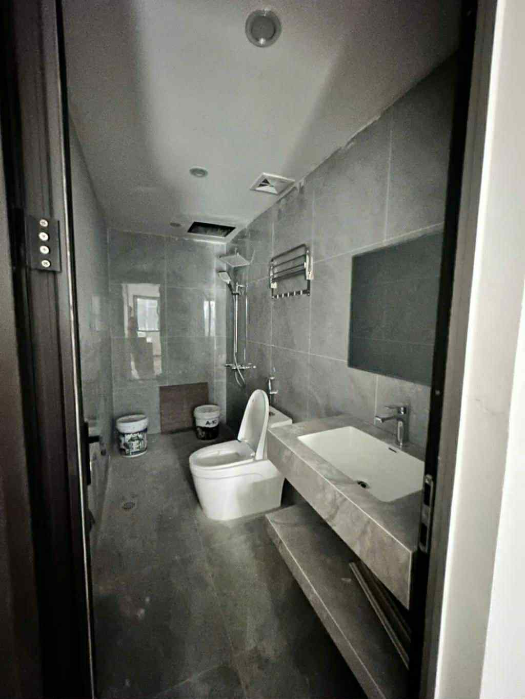 NGỌC THỤY - LONG BIÊN, NHÀ XÂY MỚI TOANH, THANG MÁY, KHU VỰC DÂN TRÍ CAO, ĐẦY ĐỦ TIỆN ÍCH, GIÁ 8.7 TỶ (CTL).