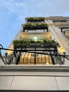 THẠCH BÀN - LONG BIÊN, NHÀ ĐẸP CHỦ XÂY KIÊN CỐ FULL NỘI THẤT, 10M RA ĐƯỜNG Ô TÔ ĐI, GIÁ 7.95 TỶ (CTL).