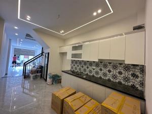 THẠCH BÀN - LONG BIÊN, NHÀ XÂY MỚI TINH, Ô TÔ ĐỖ CỬA VÀO NHÀ THỎA MÁI, TRUNG TÂM CỦA THẠCH BÀN ĐẦY ĐỦ TIỆN ÍCH CHẢ THIẾU THỨ GÌ, GIÁ 8.95 TỶ (CTL).