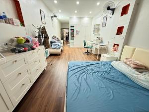 Nhà 6 tầng - 2 Thoáng - ô tô ngủ trong nhà - Thang máy - Ngõ Thông - 50m ra mặt đường Giải Phóng