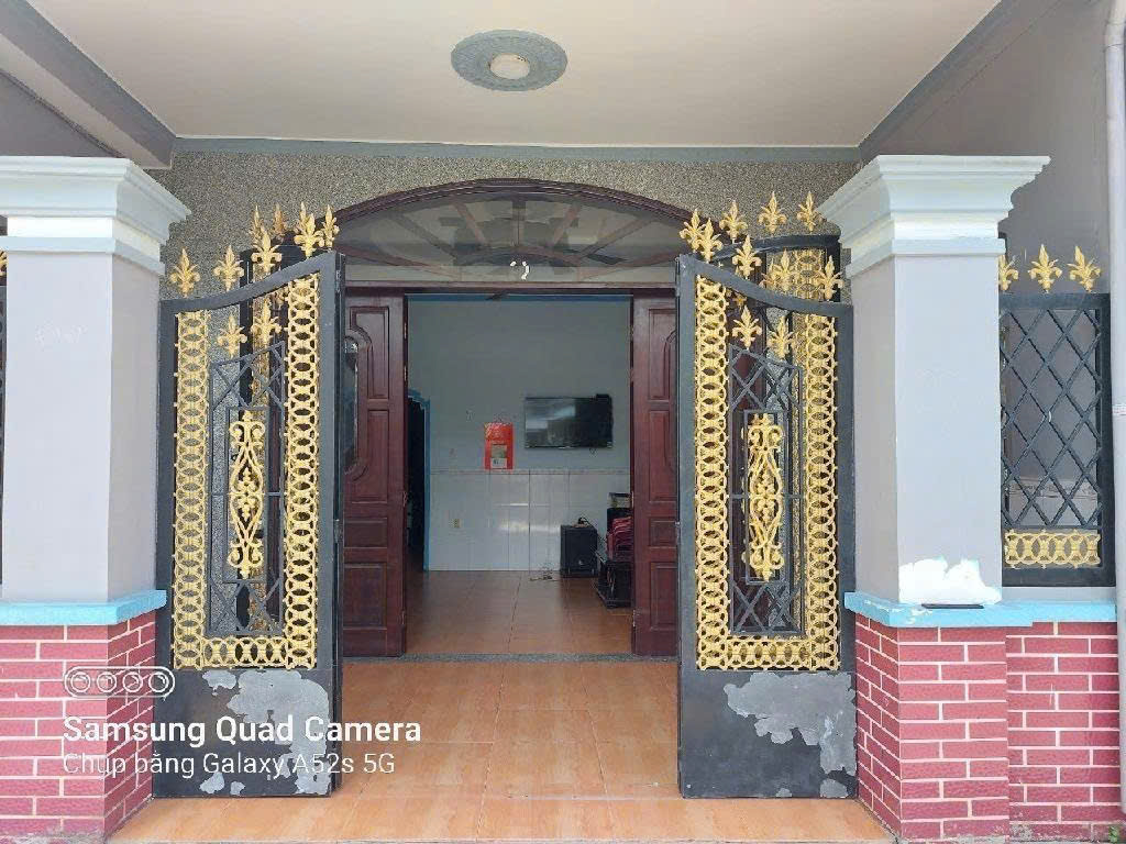 GẦN CHỢ BÀ HOM  ĐƯỜNG HỒ VĂN LONG 561M2 NGANG KHỦNG LONG 33M X 17M CĂN NHÀ KIỂU DÁNG BIỆT THỰ SÂN VƯỜN