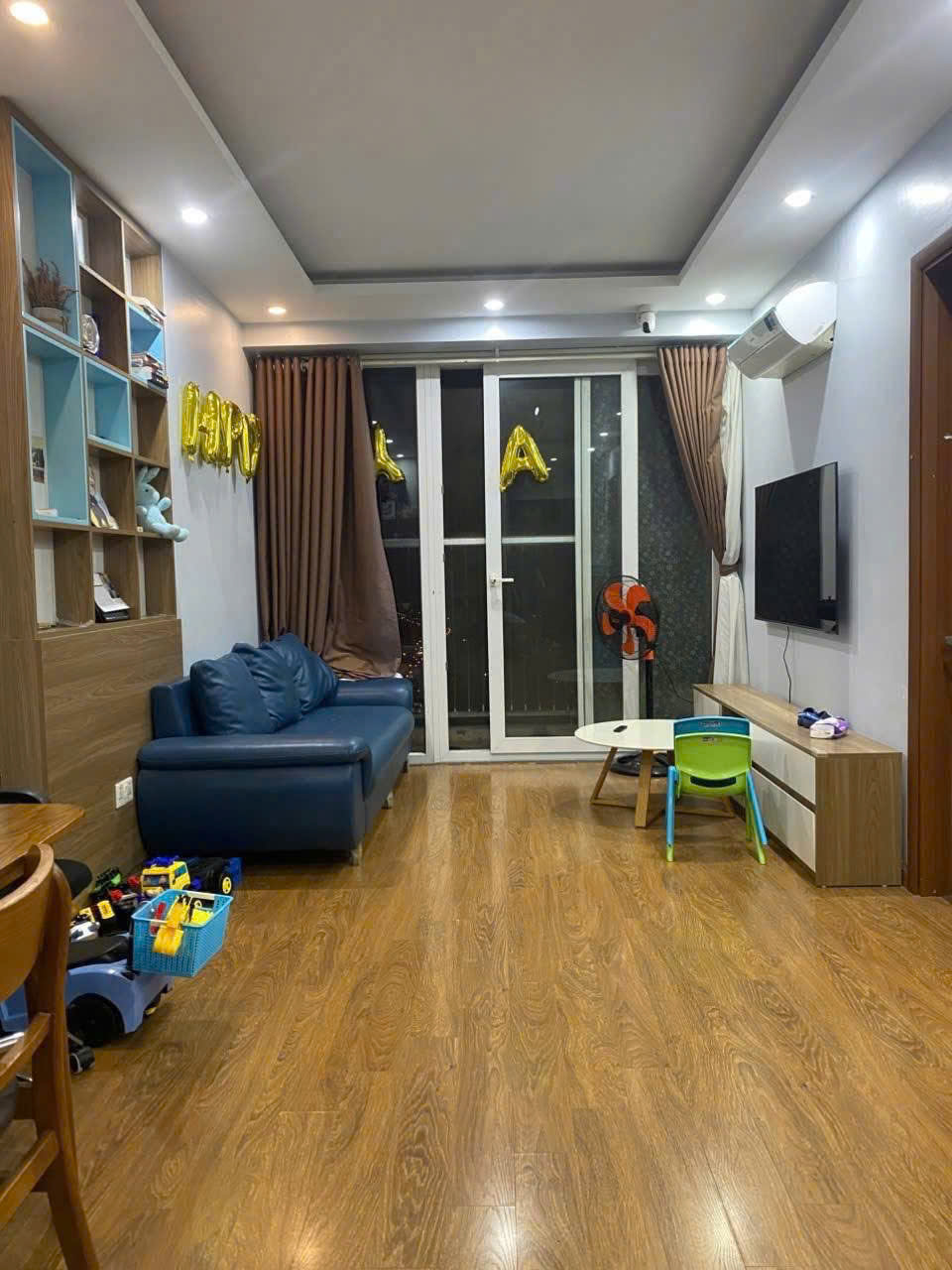 cần bán căn hộ gemek2 diện tích66m full đồ giá 3,52