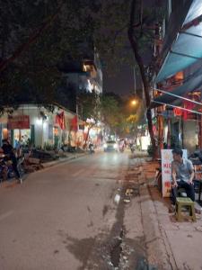 Mình cần bán căn nhà đầu ngõ 191. Tân Mai 24m2 /thực tế 31m2 .5T 3,5mt. 6,3 tỷ Hoàng Mai . Hàng hiếm 5 Tầng. Nhà mặt ngõ, ngõ rộng thông thoáng .