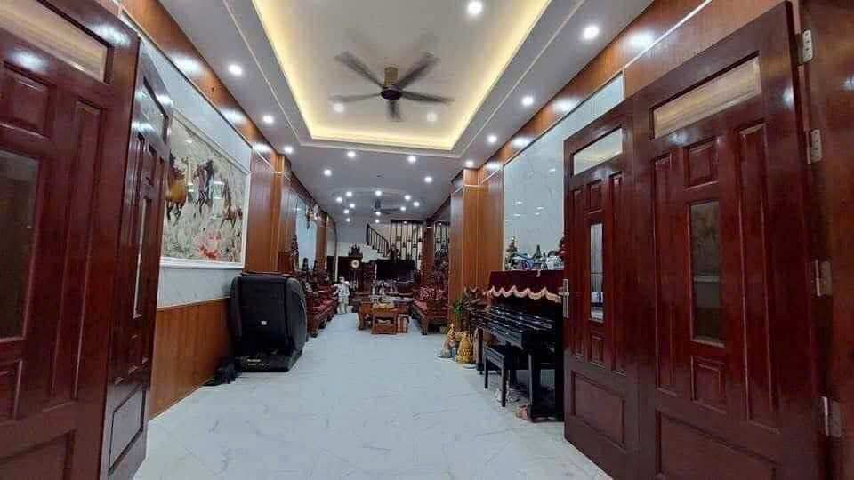 Nhà Đông Ngạc thoáng sáng 61m², nhỉnh 7 tỷ có sổ đỏ chính chủ