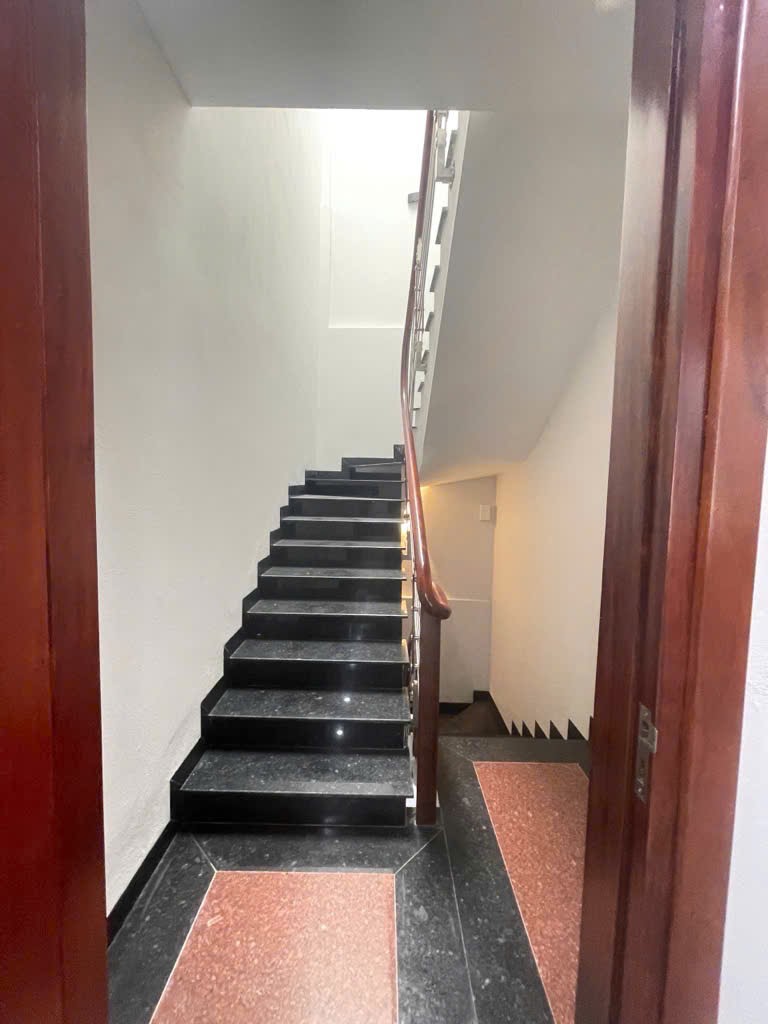 NGÕ Ô TÔ - 1 BƯỚC RA PHỐ VIP BA ĐÌNH