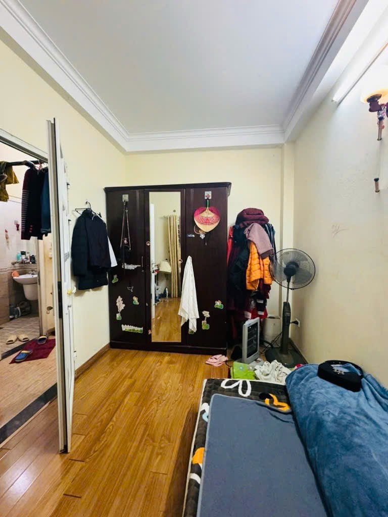 NHÀ ĐẸP CHẮC CHẮN CHỦ TỰ XÂY - KHÁCH MUA VỀ Ở NGAY - 20M RA MẶT PHỐ Ô TÔ TRÁNH - MẶT TIỀN RỘNG 2 MẶT THOÁNG.