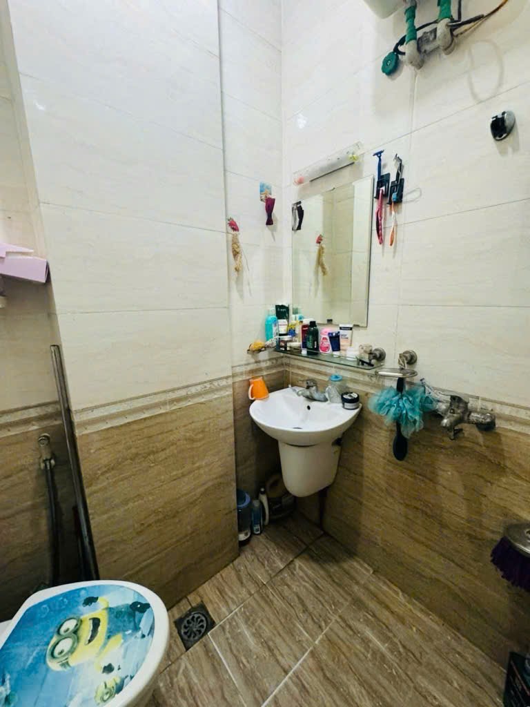 NHÀ ĐẸP CHẮC CHẮN CHỦ TỰ XÂY - KHÁCH MUA VỀ Ở NGAY - 20M RA MẶT PHỐ Ô TÔ TRÁNH - MẶT TIỀN RỘNG 2 MẶT THOÁNG.