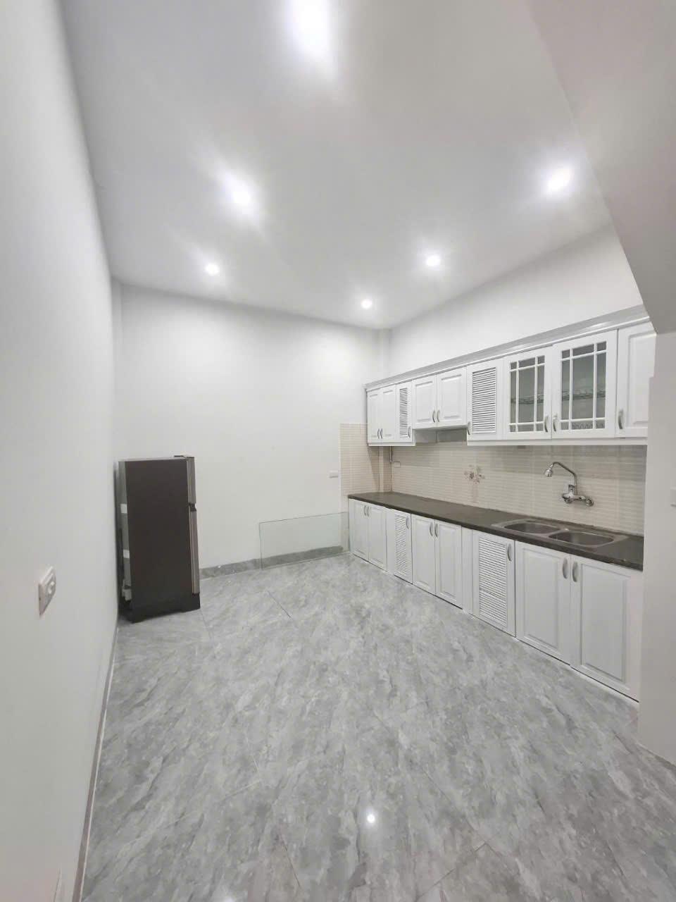 BÁN NHÀ 4 tầng đẹp, Hoàng Mai, 44m², 6.9 tỷ - Vị trí vàng, ô tô đỗ cửa