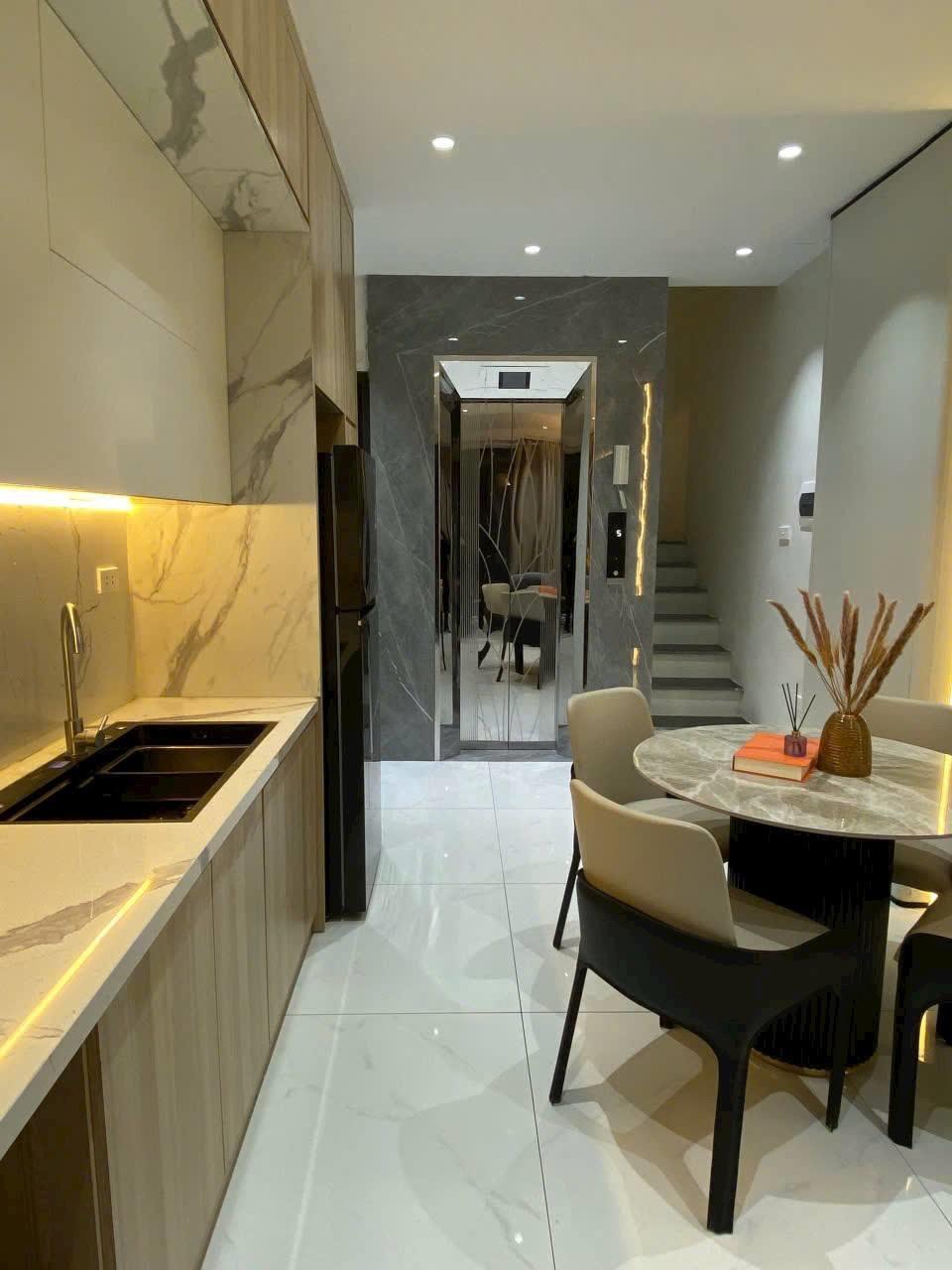 BÁN NHÀ MẬU LƯƠNG HÀ ĐÔNG 5 TẦNG LÔ GÓC THANG MÁY NHỈNH 7 TỶ FULL NỘI THẤT