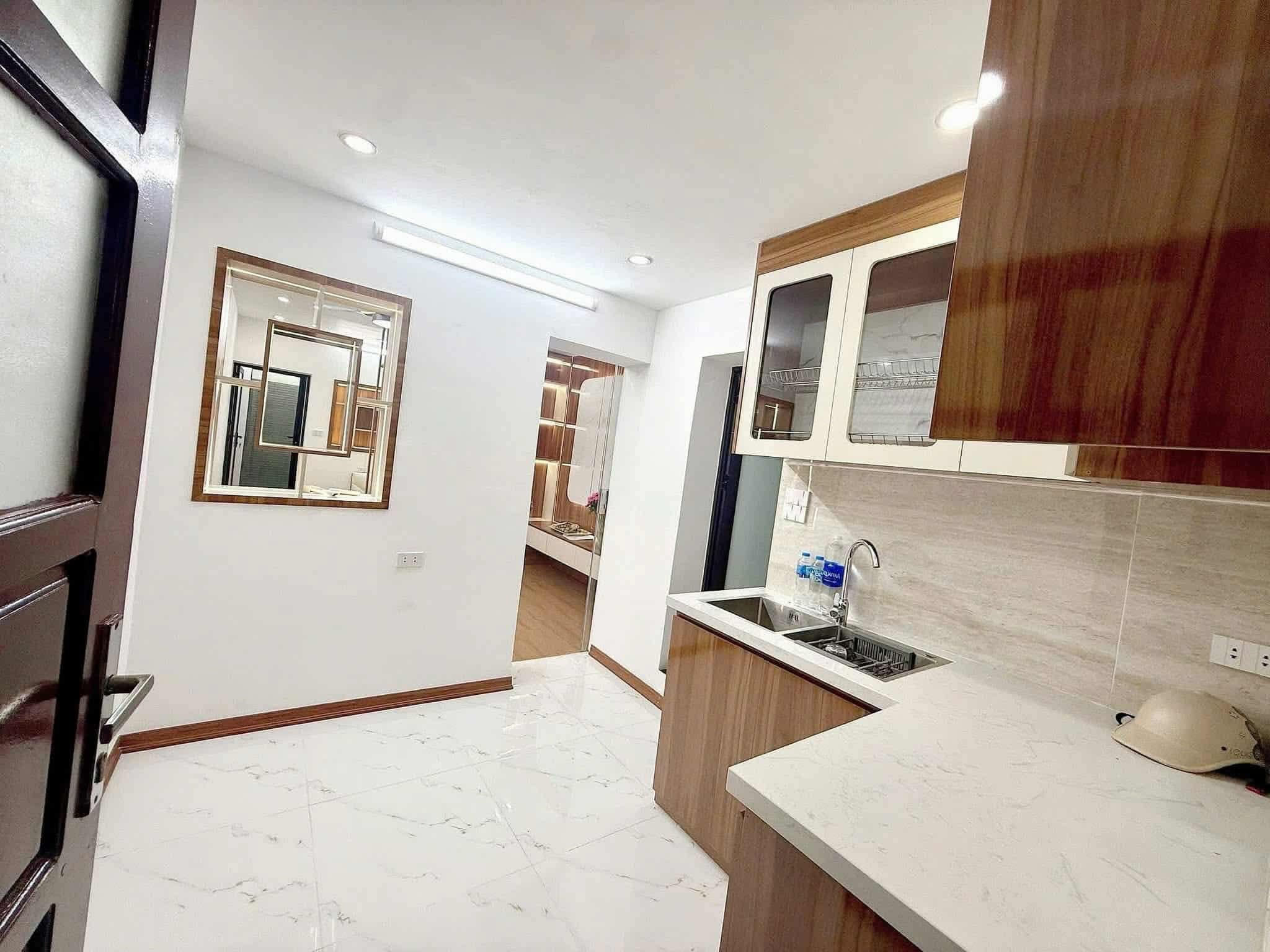 Bán nhà   tập thể tầng 1 mặt đường Tân Mai, 60m, 2 ngủ, nhà đẹp ở ngay, 2,86 tỷ