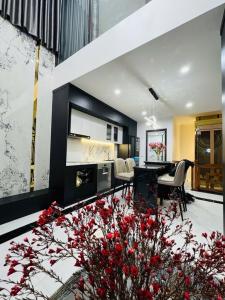 Bán nhà trung tâm quận Hai Bà Trưng, ô tô đỗ cửa ,có cầu thang máy,  kinh doanh, 50m, nhà đẹp ở ngay,  11.95 tỷ